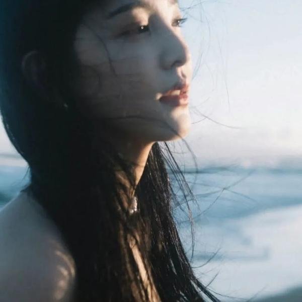 深居在内
